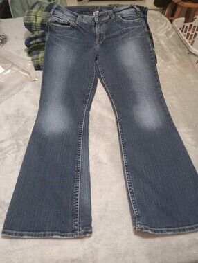 Silver Jeans Women’s Dark Blue Bootcut Jeans with Embroidered Back Pockets
